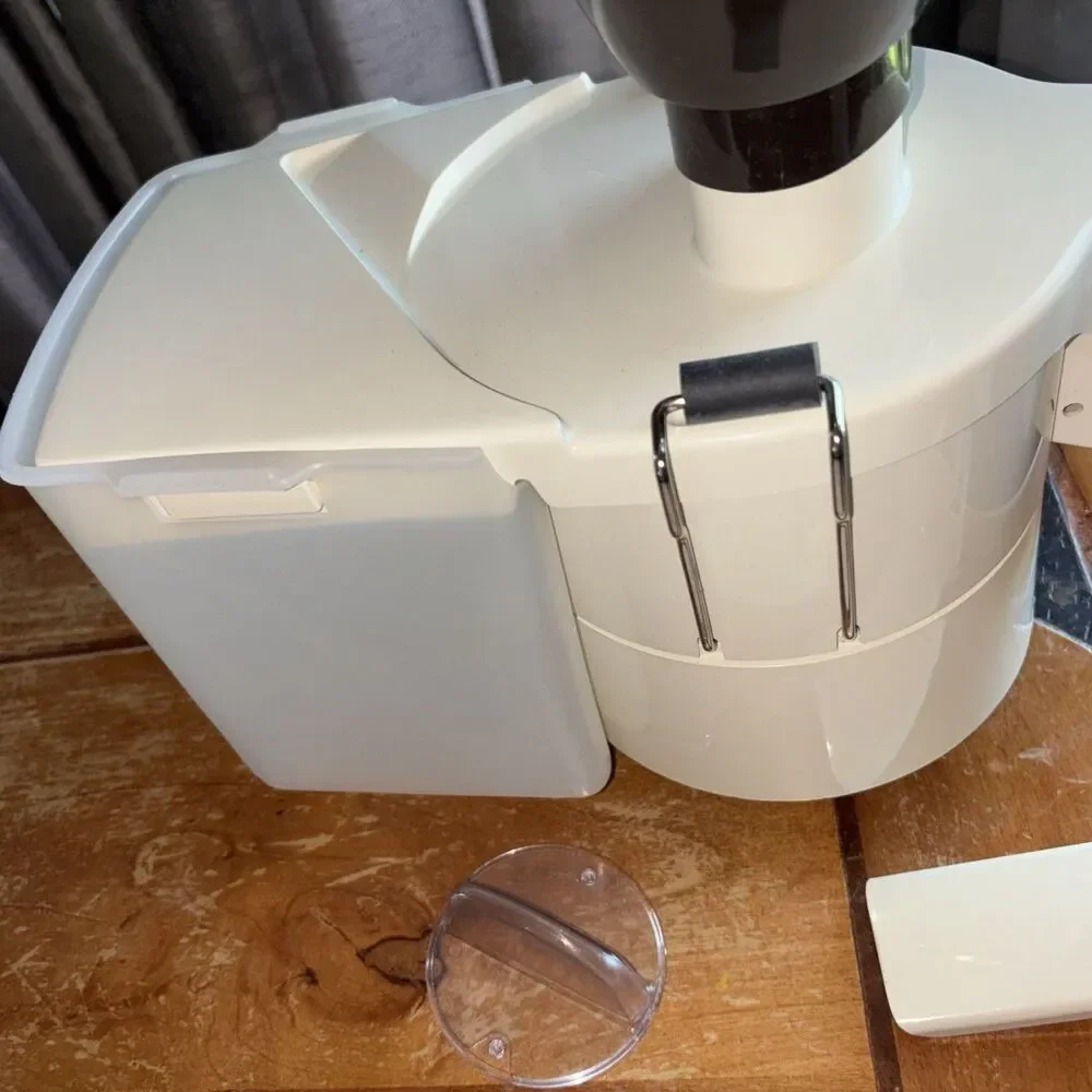 Bosch Centrifugal Juice Extractor Attachment Only for UM3 Universal Mixer Juicer